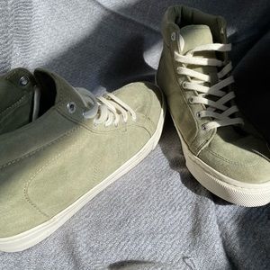 *Like New Old Navy High Top Olive Light Sneakers 7